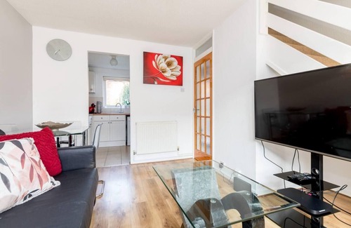 Milton Keynes House | Cosy 2BR Home near Milton Keynes Centre