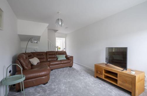 Bridgend House | Cosy 3 Bed Near Beaches, Cardiff & Brecon Beacons