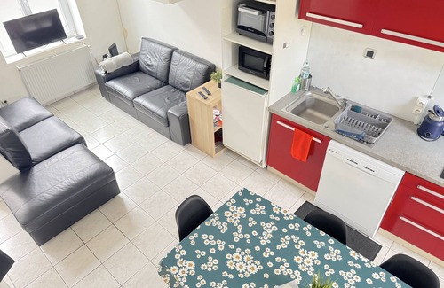 Croix House | Cosy 3-bedroom house close to all amenities