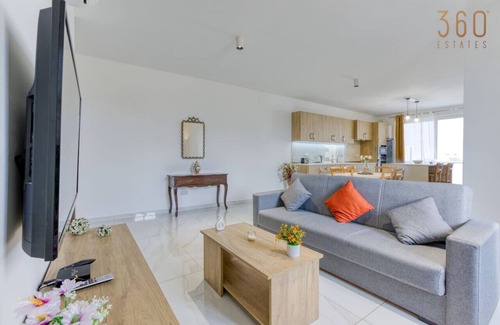 Zabbar Apartment | Cosy 3BR home with Balcony & Sofa bed in Zabbar