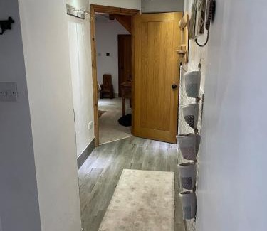 Cynonville House | Cosy 4 bed cottage with log burner, close to Gower beaches