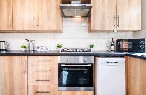 Bloxwich House | Cosy 4-Bed - Sleeps 7, Garden
