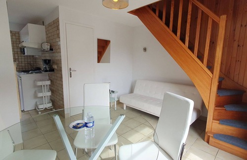 Saint-Jouan-des-Guerets Apartment | Cosy apartment for 4 guests with WIFI, pool, TV and terrace