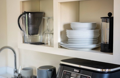 Debenham House | Cosy and Equipped, Pvt Garden, Direct Access to Public Footpath, Dog Friendly.