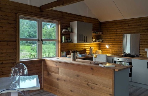 Crowle Cabin | Cosy and secluded cabin in mansion grounds
