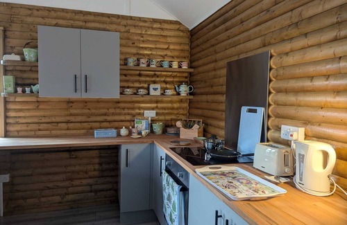 Crowle Cabin | Cosy and secluded cabin in mansion grounds