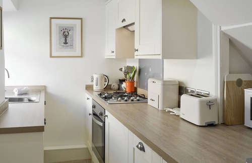 Alnmouth Cottage | Cosy and welcoming terraced cottage a short walk from the beach at Alnmouth.