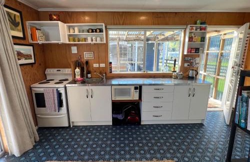 Kawhia House | Cosy Aotea Harbour Cottage - water views