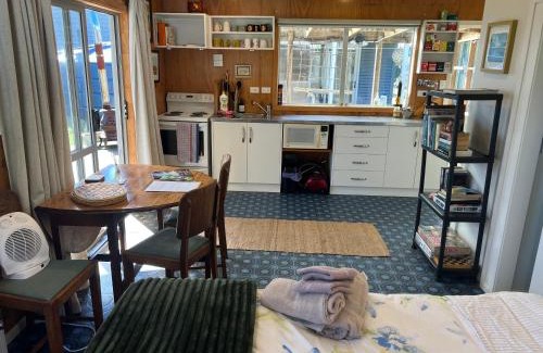 Kawhia House | Cosy Aotea Harbour Cottage - water views