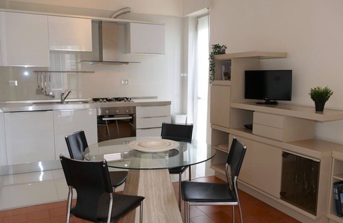 Santo Stefano al Mare Apartment | Cosy apartment for 4 people with WIFI and balcony