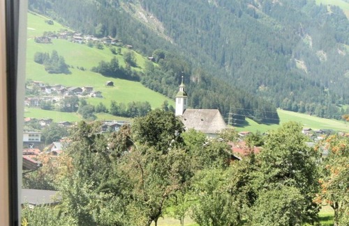 Ramsau im Zillertal Apartment | Cosy apartment for 8 guests with WIFI, TV, terrace and parking