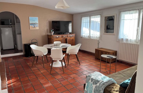 Meschers-sur-Gironde Apartment | Cosy apartment in Meschers with garage