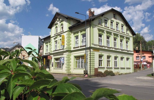 Desna Apartment | Cosy apartment for 4 people with hot tub, WIFI, TV, pets allowed and parking