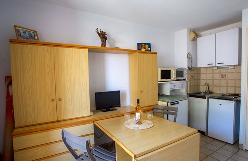 Cap Benat Apartment | Cosy apartment for 4 people with WIFI, TV and balcony