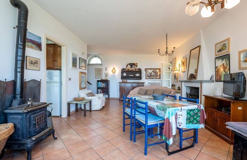San Damiano dʼAsti Villa | Cosy apartment in villa for 5 guests with WIFI, pool, TV, patio, pets allowed and parking