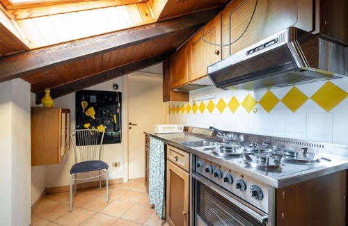 San Damiano dʼAsti Villa | Cosy apartment in villa for 5 guests with WIFI, pool, TV, patio, pets allowed and parking