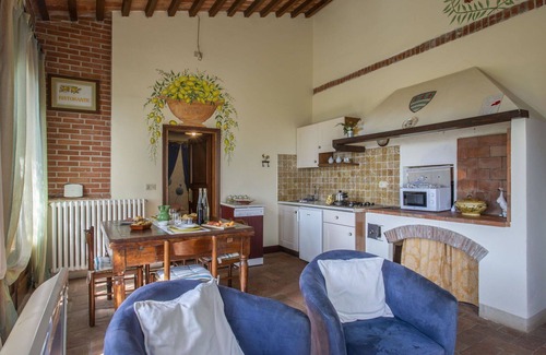 Pieve a Nievole Apartment | Cosy apartment for 4 guests with pool, WIFI, hot tub, TV, patio, pets allowed and parking