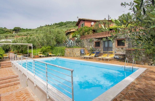 Pieve a Nievole Apartment | Cosy apartment for 4 guests with pool, WIFI, hot tub, TV, patio, pets allowed and parking