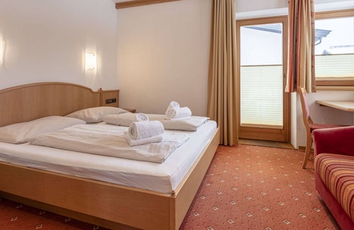 Reith bei Kitzbuehel Apartment | Cosy apartment for 6 guests with hot tub, WIFI, TV, balcony, pets allowed and parking