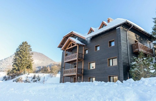 Muhldorf Apartment | Cosy apartment for 9 guests with WIFI, TV and balcony
