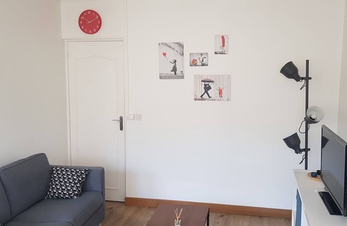 Sevres Apartment | Cosy apartment close Eiffel Tower and Castle of Versailles.