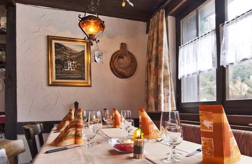 Saas Almagell Apartment | Cosy apartment for 6 guests with WIFI, TV, balcony and parking
