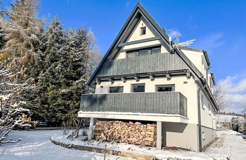 Karlovy Dvory Apartment | Cosy apartment for 5 guests with WIFI, TV, terrace and parking