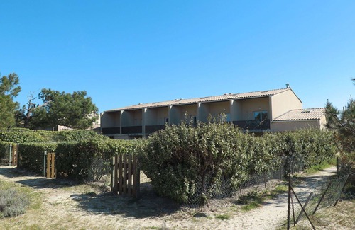 Carcans Plage Apartment | Cosy apartment for 2 guests with TV, terrace, pets allowed and parking