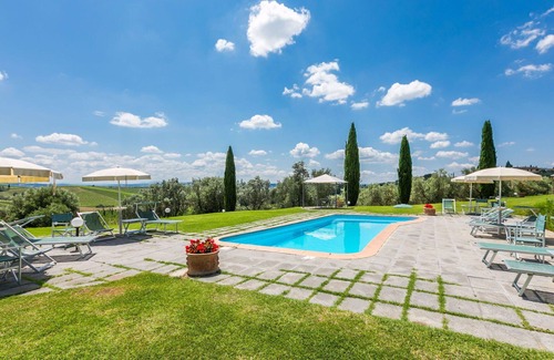 Cerreto Guidi Apartment | Cosy apartment for 2 guests with A/C, pool, WIFI, TV, pets allowed and parking