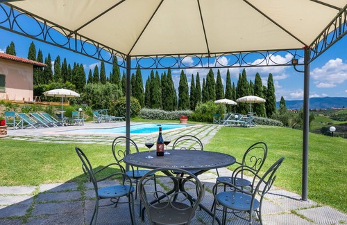 Cerreto Guidi Apartment | Cosy apartment for 2 people with pool, A/C, WIFI, TV, pets allowed and parking