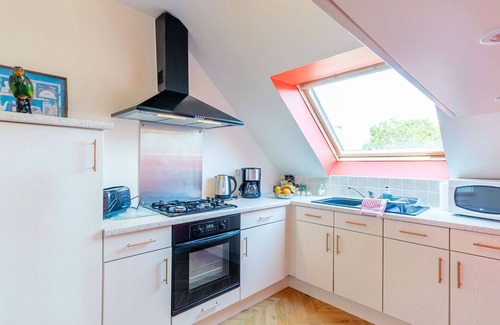 Plougonvelin Apartment | Cosy apartment for 2 guests with WIFI, TV, patio, pets allowed and panoramic view