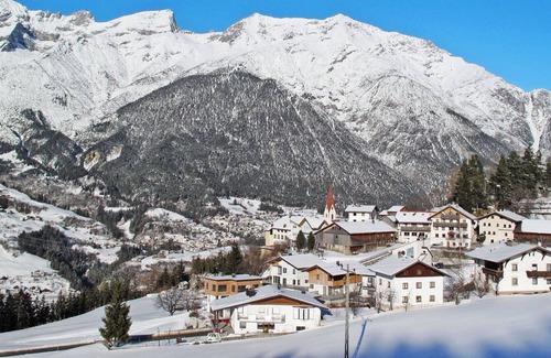 Tobadill Apartment | Cosy apartment for 12 guests with WIFI, TV, balcony, pets allowed and parking