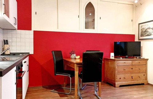 Ediger Apartment | Cosy apartment for 2 guests with WIFI, TV, pets allowed and parking
