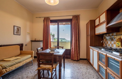 La Morra Apartment | Cosy apartment for 2 guests with pool, WIFI, TV, patio and pets allowed