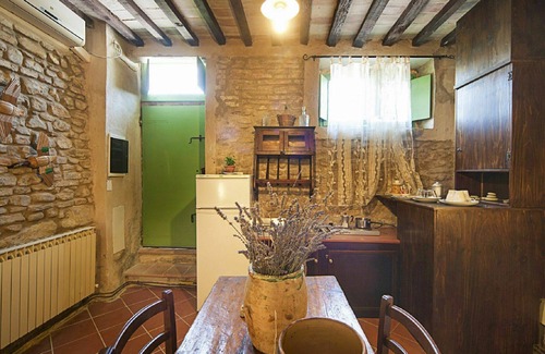 Granarola Apartment | Cosy apartment for 2 people with A/C, WIFI, pool, TV, patio and pets allowed