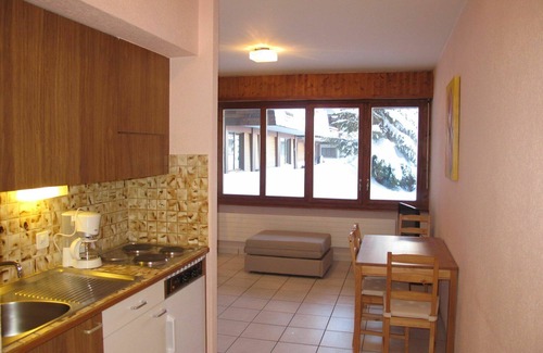 Vex Apartment | Cosy apartment for 3 guests with WIFI, pool, TV and parking