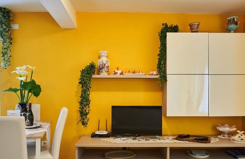 Verceia Apartment | Cosy apartment for 3 people with WIFI, TV, patio, pets allowed and parking