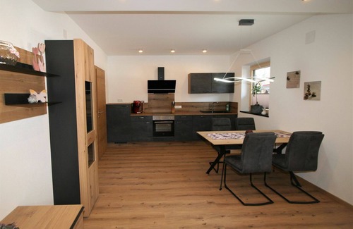 Dornauberg Apartment | Cosy apartment for 4 guests with WIFI, TV, terrace and parking
