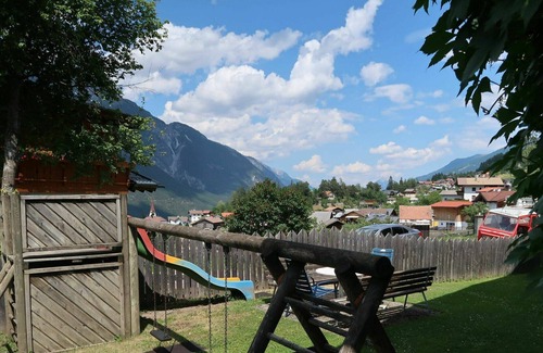 Tobadill Apartment | Cosy apartment for 4 people with WIFI, TV, balcony, pets allowed and parking