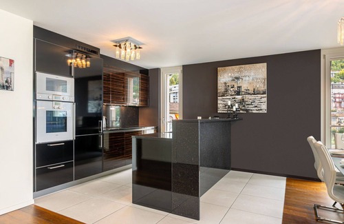Montreux City Centre Apartment | Cosy apartment for 4 people with hot tub, WIFI, pool, TV, balcony, panoramic view and parking