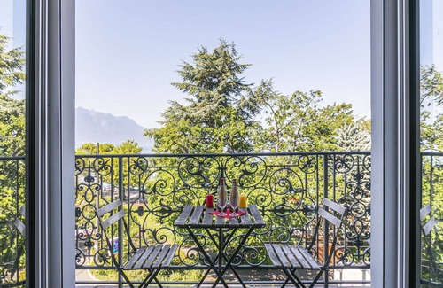 Montreux City Centre Apartment | Cosy apartment for 4 people with WIFI, TV, balcony and parking