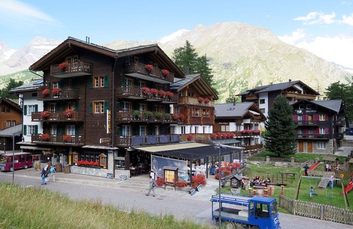 Saas-Fee Apartment | Cosy apartment for 4 guests with WIFI, TV, balcony and parking