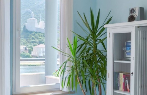 Mali Ston Apartment | Cosy apartment for 4 people with A/C, WIFI, hot tub, TV, balcony and parking