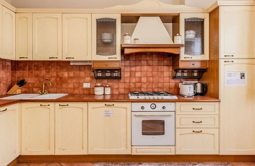 Carlazzo Apartment | Cosy apartment for 4 people with WIFI, TV and balcony