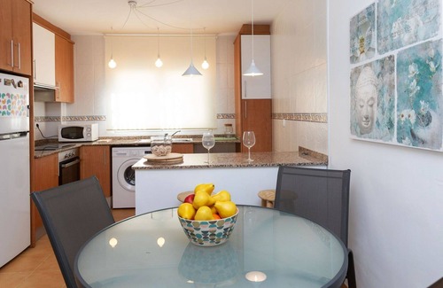 Vinaros Apartment | Cosy apartment for 4 people with A/C, pool, TV, patio and pets allowed