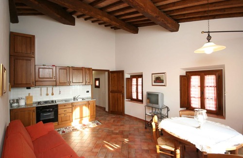 Certaldo Alto Apartment | Cosy apartment for 4 people with A/C, WIFI, TV, panoramic view and parking, close to San Gimignano