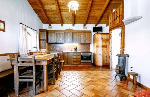 Coredo Apartment | Cosy apartment for 4 people with WIFI, TV, terrace and pets allowed