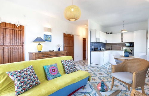 Eden Beach Apartment | Cosy apartment for 5 guests with A/C, TV, patio and parking