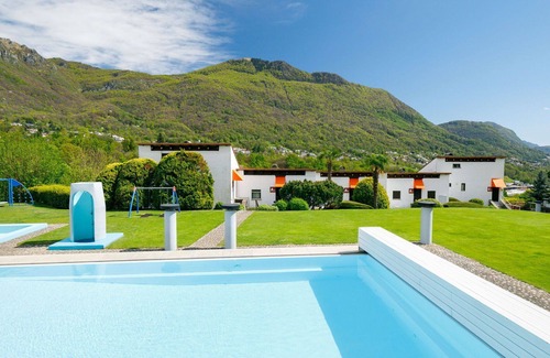 Sonvico Apartment | Cosy apartment for 5 people with pool, WIFI, TV, patio, pets allowed, panoramic view and parking