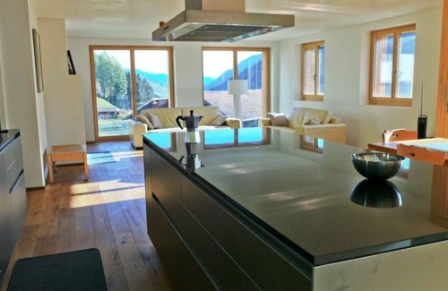 Acletta Apartment | Cosy apartment for 6 people with WIFI, TV, balcony and parking